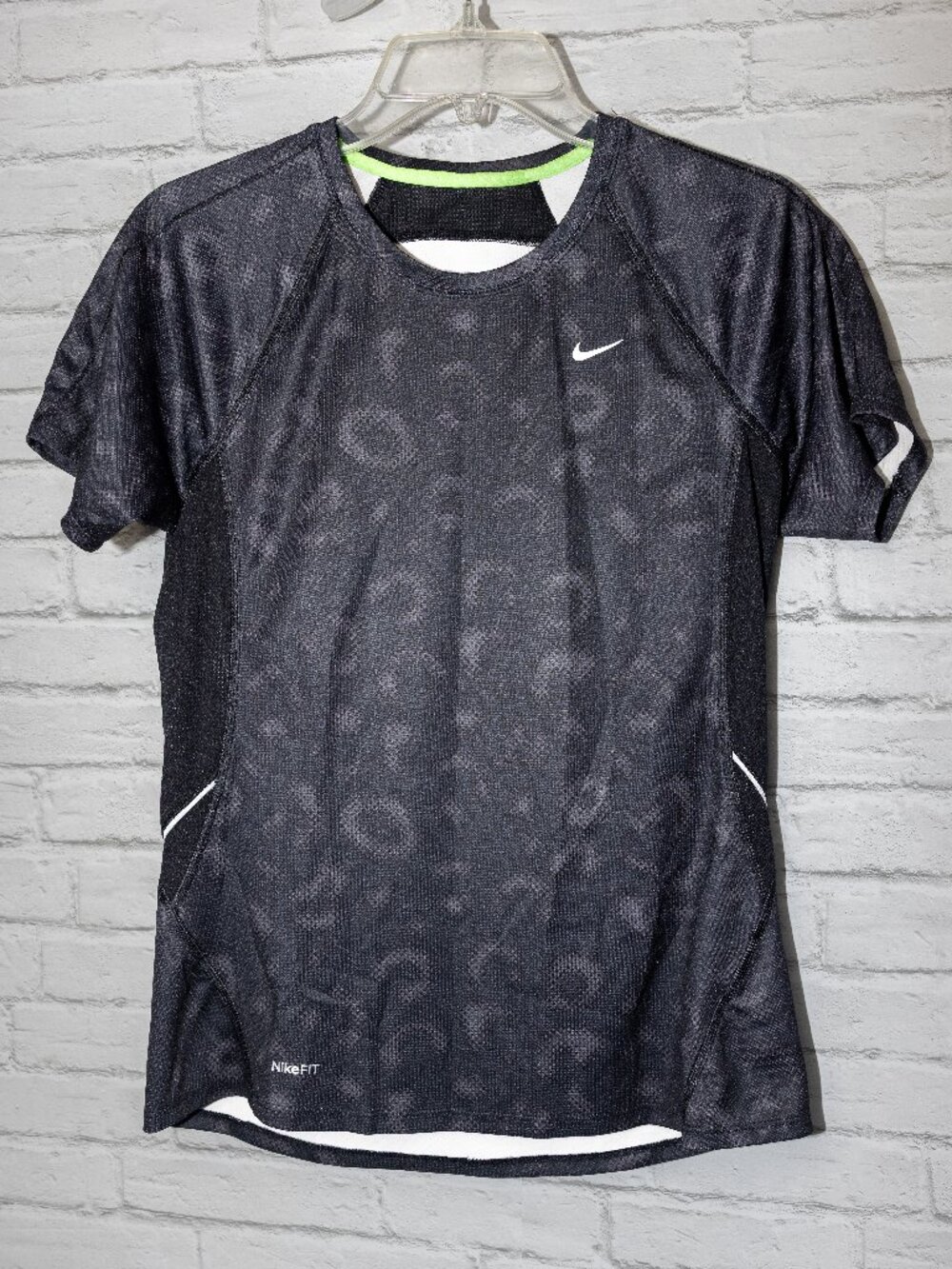 Nike Fit Dry Lightweight Athletic Tee – Size M, Never Worn